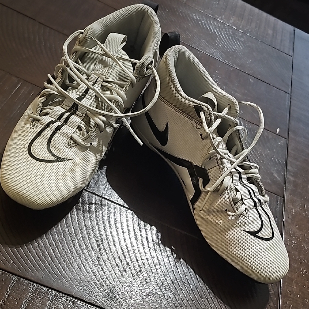Nike Men's White Football Cleats